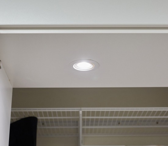 Точечный светильник 9914 LED 6W WH белый