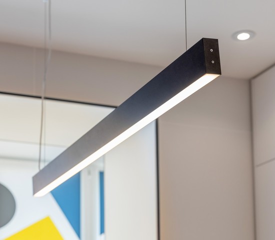 Линейный светодиодный подвесной односторонний светильник 128см 25W 6500K черная шагрень (101-200-30-128)