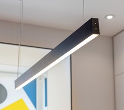 Линейный светодиодный подвесной односторонний светильник 128см 25W 3000K черная шагрень (101-200-30-128)