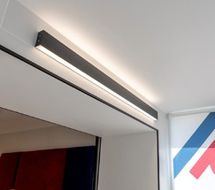 Линейный светодиодный накладной двусторонний светильник 128см 50W 4200K черная шагрень (101-100-40-128)