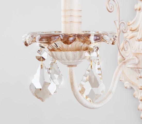 Настенный светильник 10118/1 белый с золотом/тонированный хрусталь Strotskis