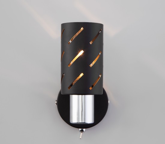 Настенный светильник 20090/1 черный/хром