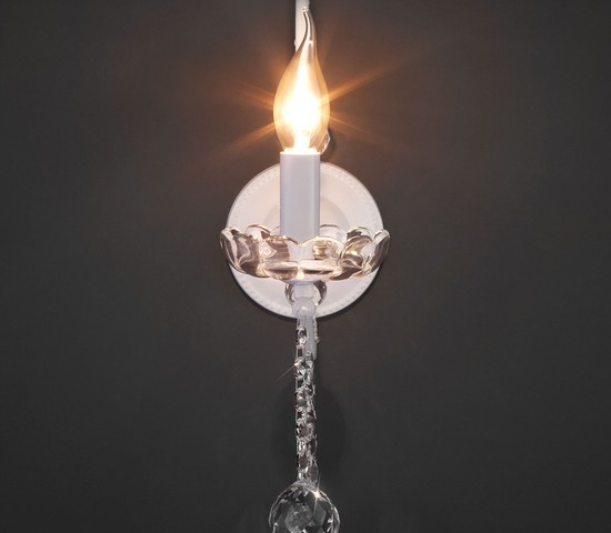 Настенный светильник 10107/1 глянцевый белый/прозрачный хрусталь Strotskis