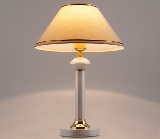 Настольная лампа 60019/1 глянцевый белый