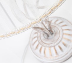 Настольная лампа 01002/1 белый с золотом