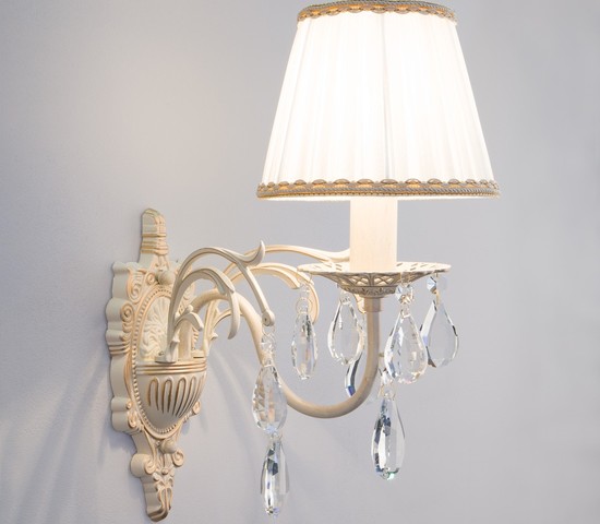 Настенный светильник 3637/1 белый с золотом/прозрачный хрусталь Strotskis