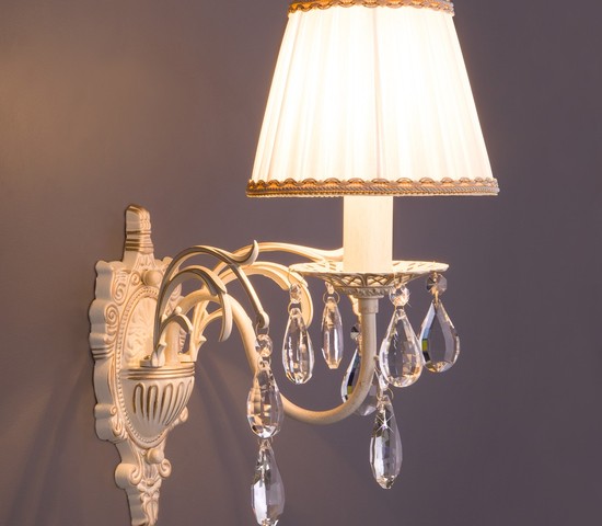 Настенный светильник 3637/1 белый с золотом/прозрачный хрусталь Strotskis