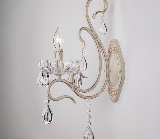 Настенный светильник 12205/1 белый Strotskis