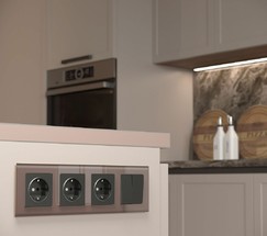 Рамка на 4 поста Favorit (латте, стекло) (W0041142)