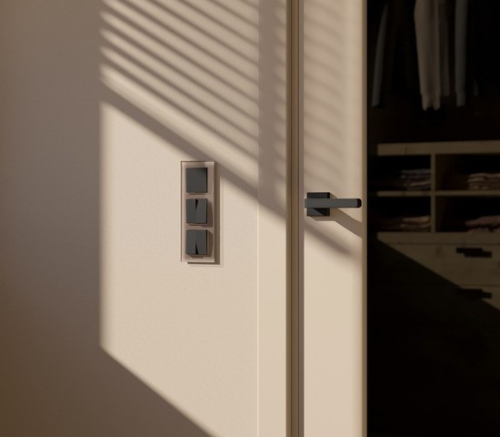 Рамка на 3 поста Favorit (латте, стекло) (W0031142)