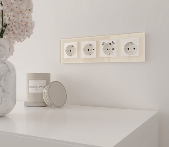 Рамка на 4 поста Favorit (молочный, стекло) (W0041141)