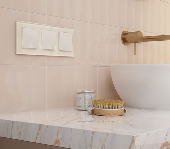 Рамка на 3 поста Favorit (молочный, стекло) (W0031141)