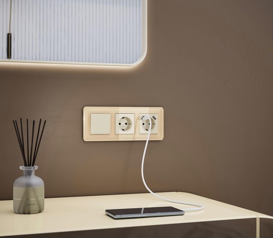 Рамка на 3 поста Elite (айвори, стекло) (W0032443)