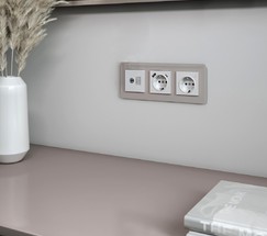 Рамка на 3 поста Elite (дымчатый, стекло) (W0032417)