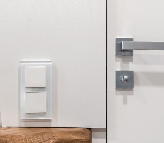 Перекрестный переключатель одноклавишный (белый) (W1113001)