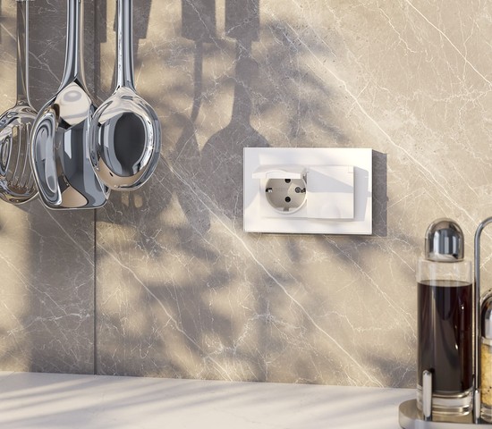 Розетка двойная влагозащ. с зазем. с защит. крышками и шторками (белый) (W1172201)