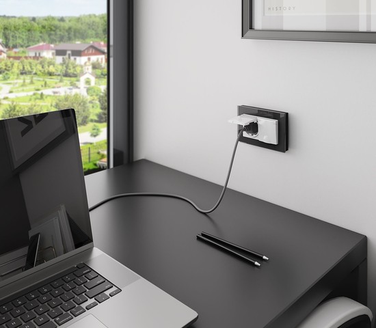 Розетка двойная влагозащ. с зазем. с защит. крышками и шторками (белый) (W1172201)