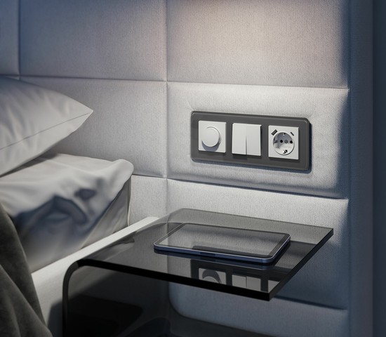 Розетка с заземлением, шторками и USB тип A+C (белый) (W1171701)