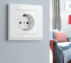 Розетка с заземлением и шторками (белый) (W1171101)