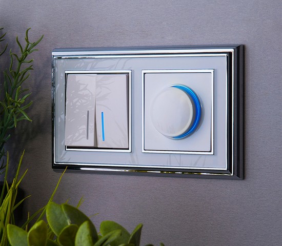 Выключатель двухклавишный проходной с подсветкой (белый) (W1122101)