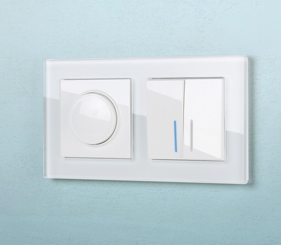 Выключатель двухклавишный проходной с подсветкой (белый) (W1122101)