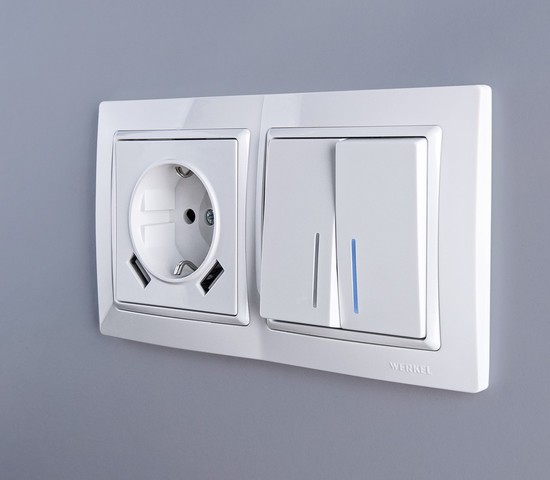 Выключатель двухклавишный проходной с подсветкой (белый) (W1122101)