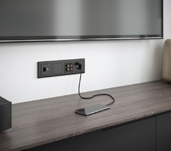 Розетка с заземлением, шторками и USB тип A+C (черный) (W1171708)