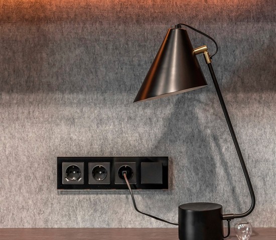 Розетка с заземлением, безвинтовой зажим (черный матовый) (W1171308)