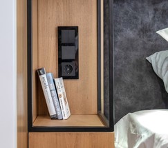 Розетка с заземлением и шторками (черный матовый) (W1171108)