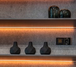 Розетка с заземлением и шторками (черный матовый) (W1171108)