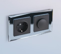 Розетка с заземлением и шторками (черный матовый) (W1171108)