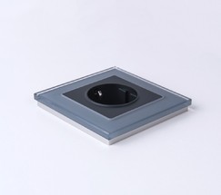 Розетка с заземлением и шторками (черный матовый) (W1171108)