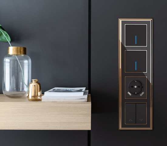 Выключатель одноклавишный проходной с подсветкой (черный матовый) (W1112108)