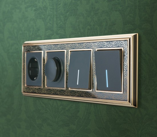 Выключатель одноклавишный проходной с подсветкой (черный матовый) (W1112108)