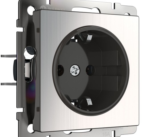 Розетка с заземлением и шторками (глянцевый никель) (W1171102)