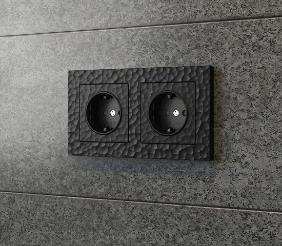 Розетка с заземлением (hammer черный) (W1271008)