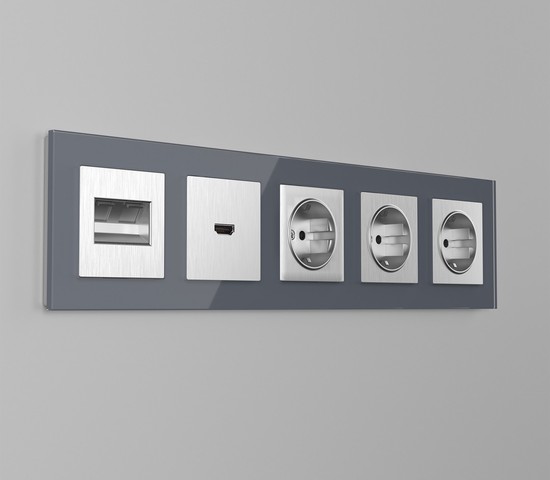 Розетка с заземлением и шторками (cеребряный рифленый) (W1171109)