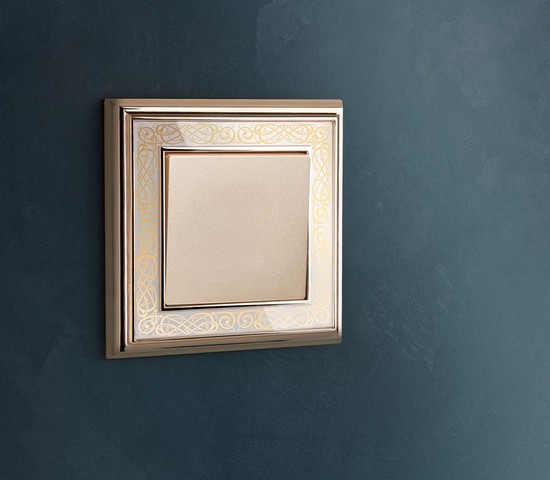 Рамка на 1 пост Palacio Gracia (золото/белый) (W0011429)