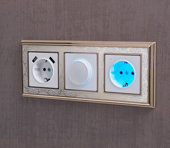 Рамка на 3 поста Palacio Gracia (золото/белый) (W0031429)