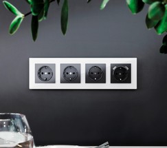 Рамка на 4 поста Favorit (белый,стекло) (W0041101)