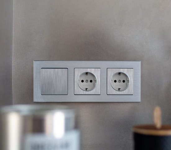 Выключатель одноклавишный проходной (cеребряный рифленый) (W1112009)