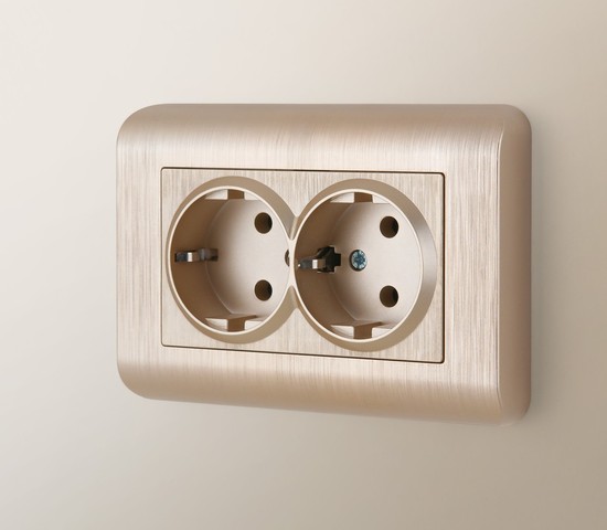 Розетка двойная с заземлением (шампань рифленый) (W1172010)