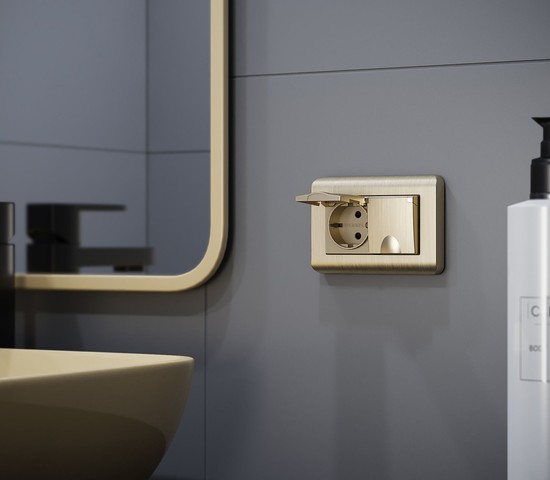 Розетка двойная влагозащ. с зазем. с защит. крышками и шторками (шампань рифленый) (W1172210)