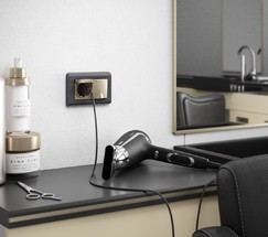 Розетка двойная влагозащ. с зазем. с защит. крышками и шторками (шампань рифленый) (W1172210)