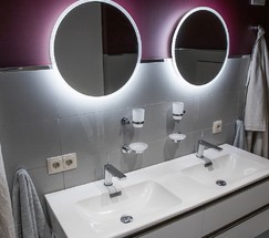 Розетка с заземлением и шторками (слоновая кость) (W1171103)