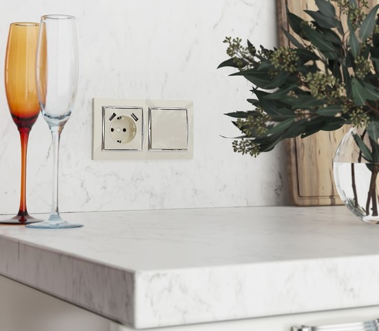 Розетка с заземлением, шторками и USBх2 (слоновая кость) (W1171503)