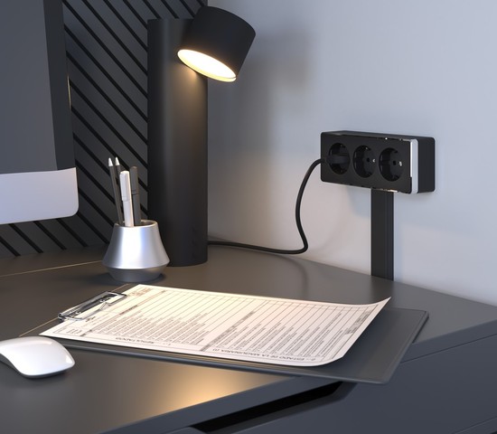 Розетка тройная с заземлением и шторками Gallant (черный/хром) (W5073135)