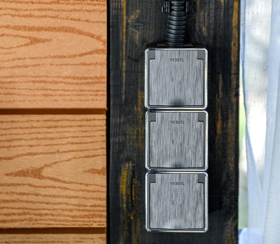 Розетка влагозащ. с зазем. с защит. крышкой и шторками Gallant (графит рифленый) (W5071204)