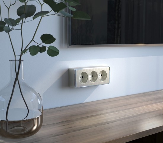 Розетка тройная с заземлением и шторками Gallant (шампань рифленый) (W5073110)