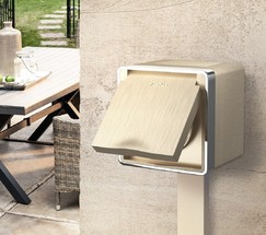 Розетка влагозащ. с зазем. с защит. крышкой и шторками Gallant (шампань рифленый) (W5071210)